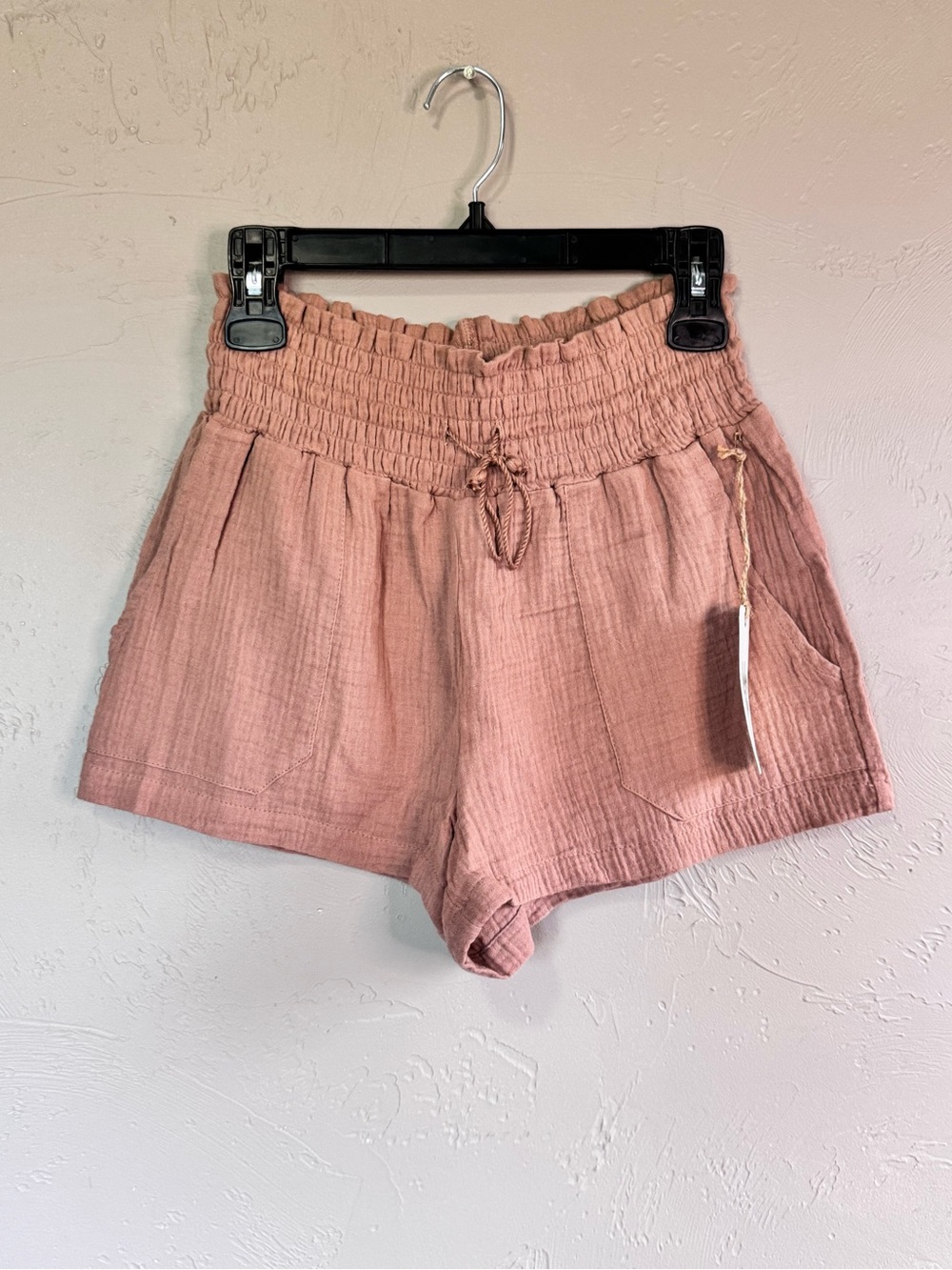 Indigo Rein NWT Gauze Smocked Waist Shorts – Light mocha brown color